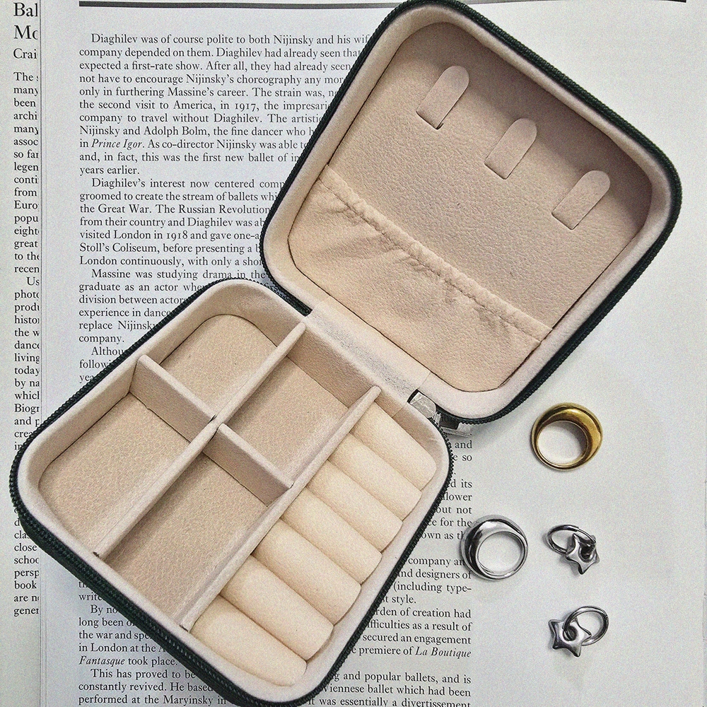 NEW Elegant Green Jewelry Organizer